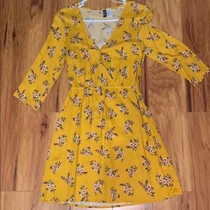Longe sleeve floral Vneck dress size 2